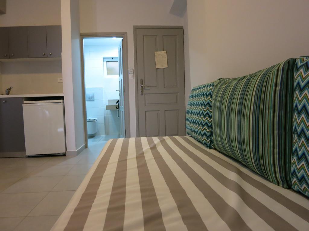 Amaryllis Aparthotel Platanias  Bilik gambar
