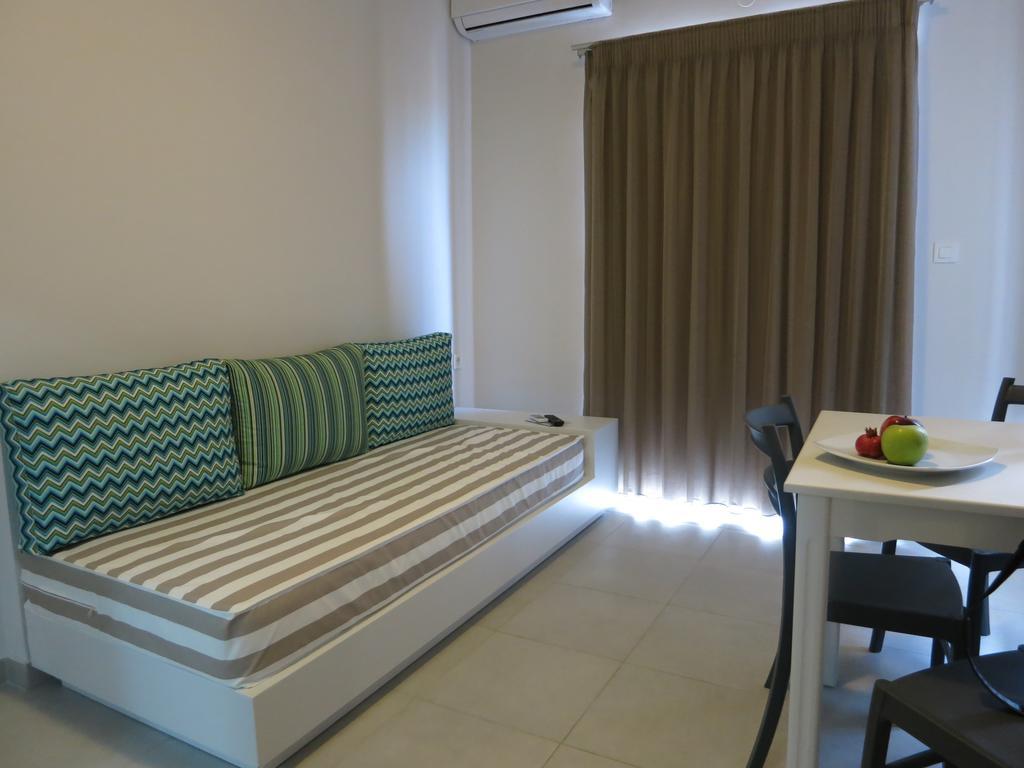 Amaryllis Aparthotel Platanias  Bilik gambar