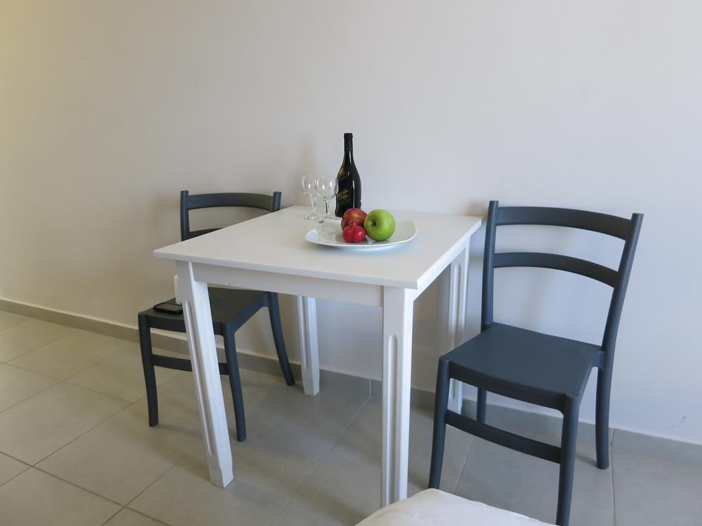 Amaryllis Aparthotel Platanias  Bilik gambar
