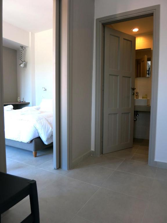Amaryllis Aparthotel Platanias  Bilik gambar