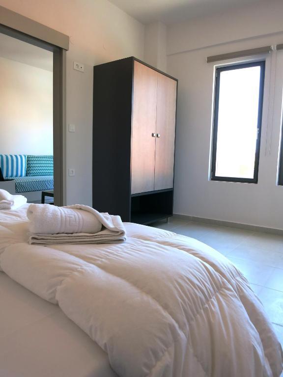 Amaryllis Aparthotel Platanias  Bilik gambar